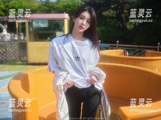 海浪拍打S.O.S，Jang Joo(장주)的写真和套图又带我到了沙滩心灵深处，搞不懂的是为何要带上椰子？